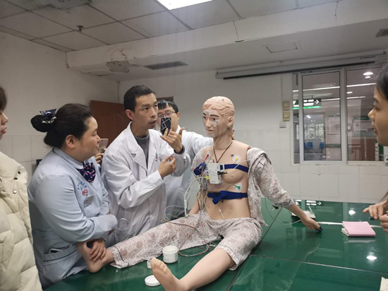 熊俊伟教授为我院耳鼻咽喉头颈外科医务人员讲授睡眠呼吸监测相关知识